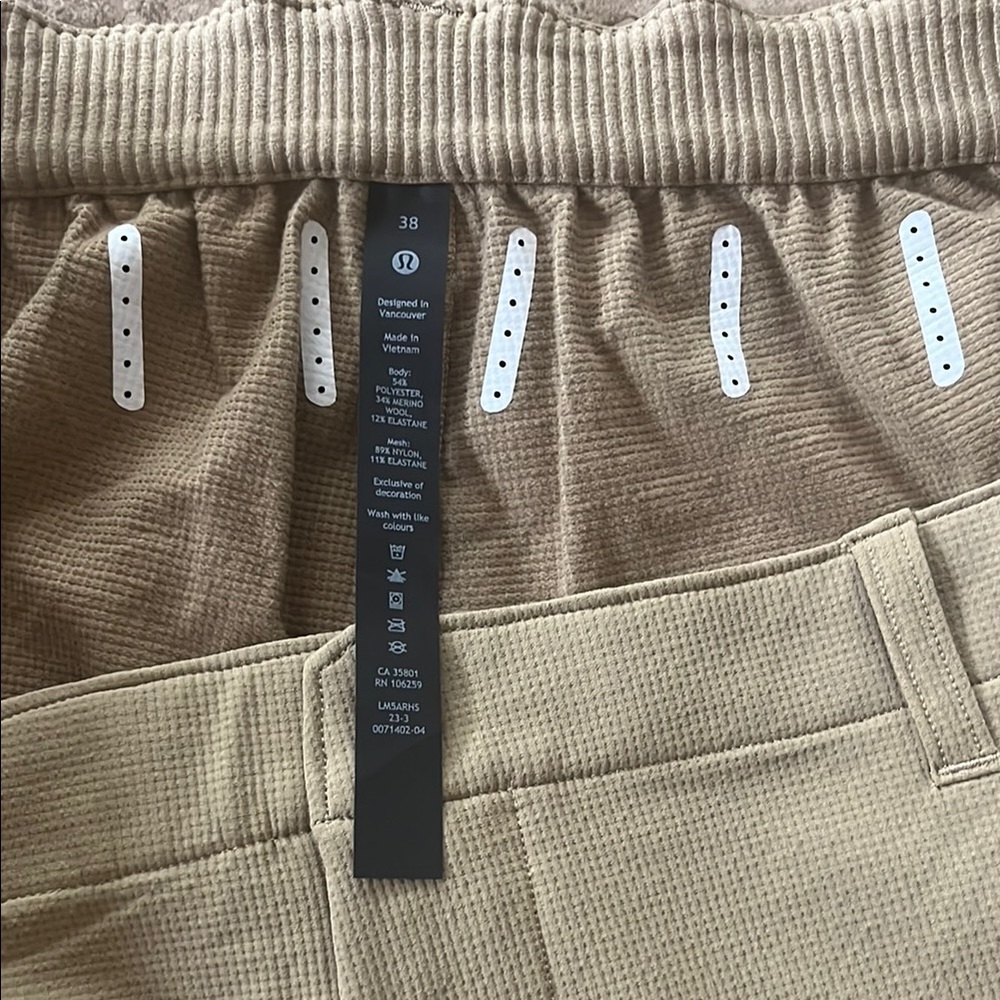 Men’s Lululemon Merino Wool Hiking Cargo Pant - Picture 6 of 6